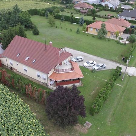 Vadvirag Vendeghaz Hotell Lenti Exteriör bild